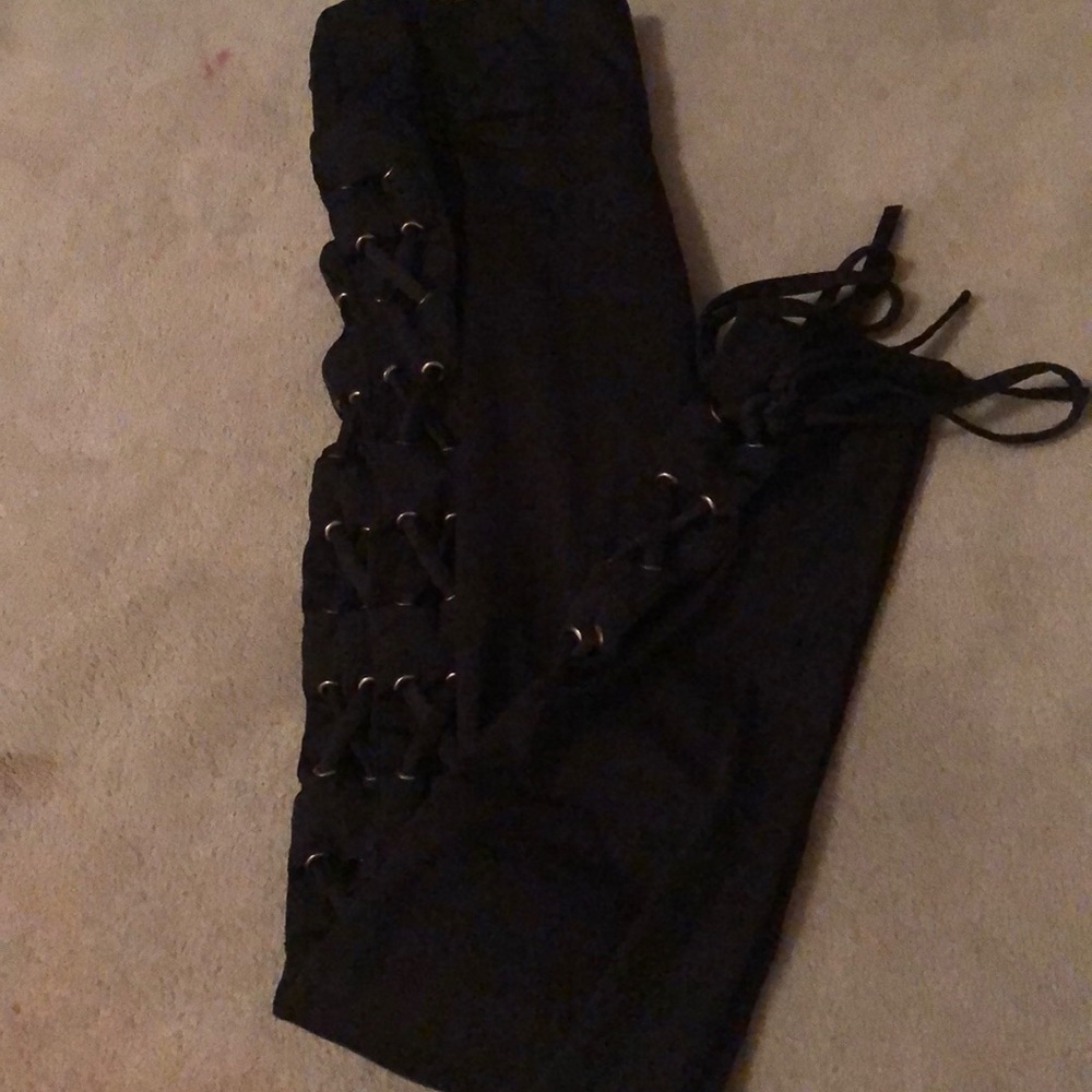 Juniors high waisted leggings.